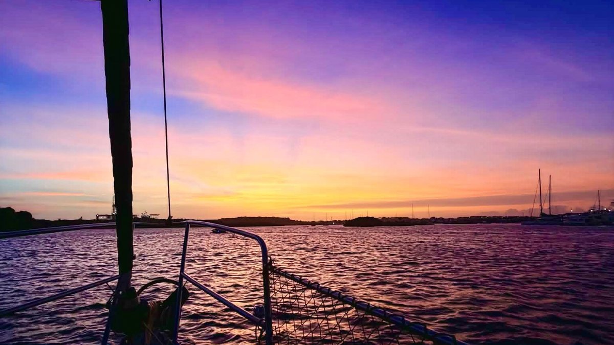 Actualites de Curacao : coucher de soleil sur Spanish Water vu depuis le voilier de The Little Green Boat